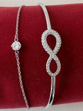 Swarovski Infinity Bangle Bracelet Rhodium Plated Clear Crystal 5518871 EUC